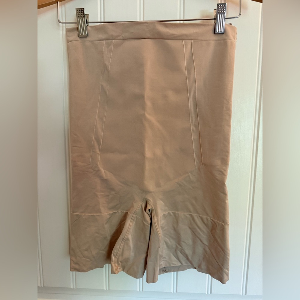 SPANX Shapewear - Highwaisted Mid Thigh Short